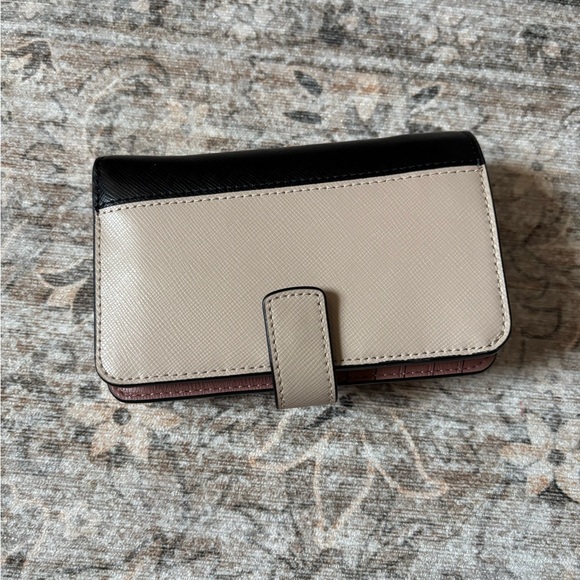 ♠️ Kate Spade Wallet ♠️ - Picture 3 of 5
